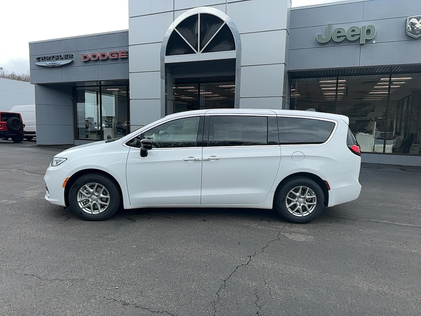 2026 Chrysler Pacifica Select