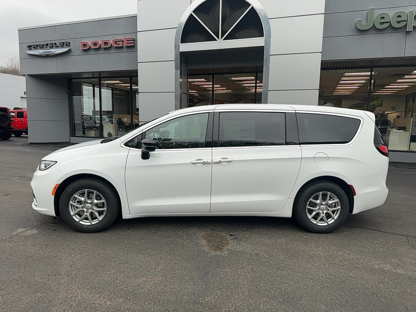 2026 Chrysler Pacifica Select