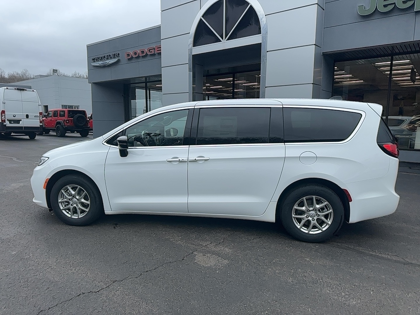 2026 Chrysler Pacifica Select