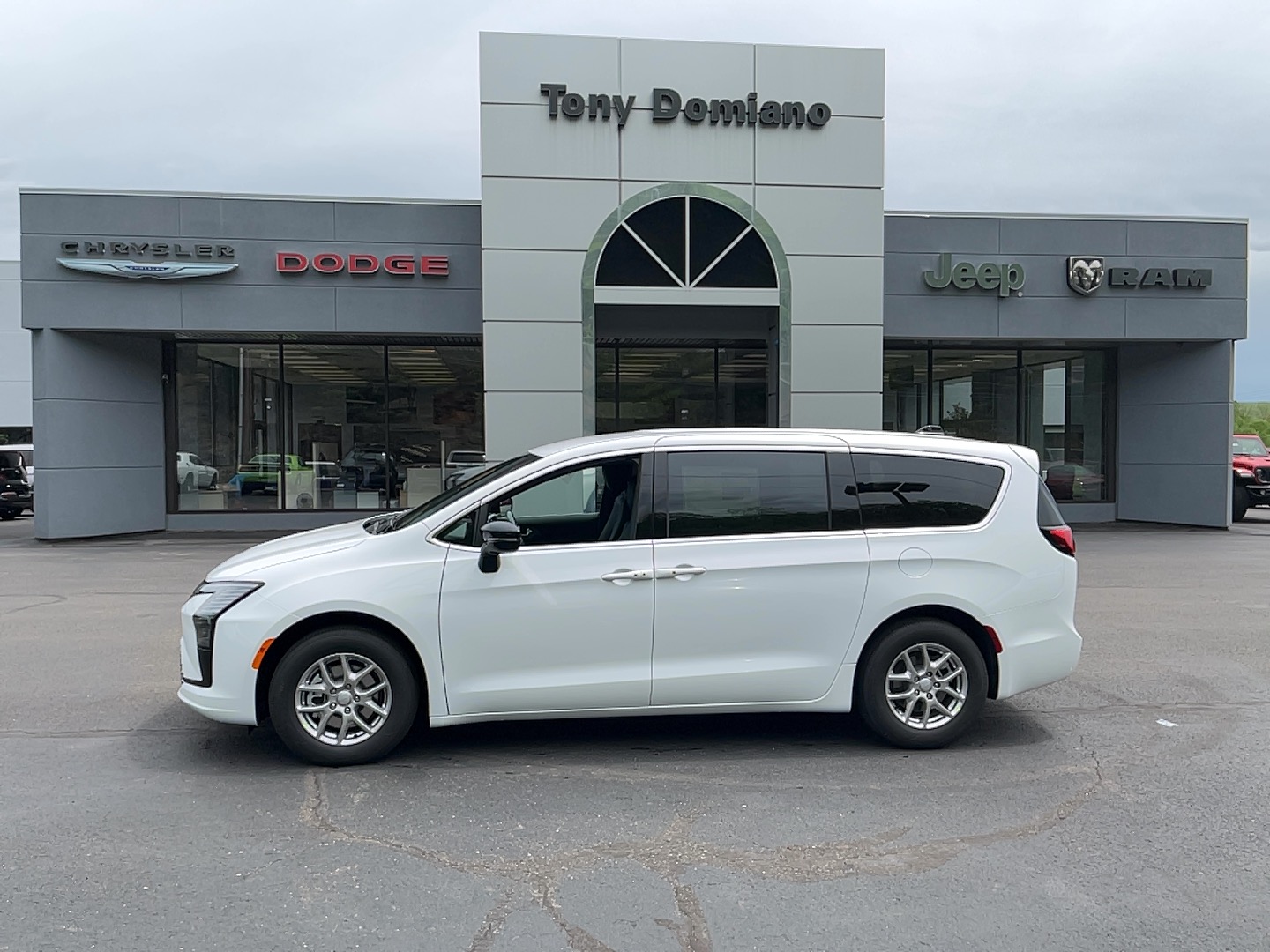 2027 Chrysler Pacifica Select Passenger Van