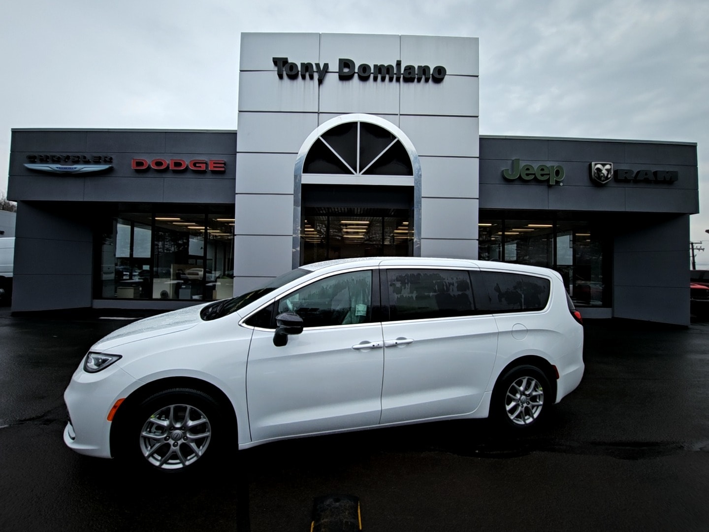 2026 Chrysler Pacifica Select