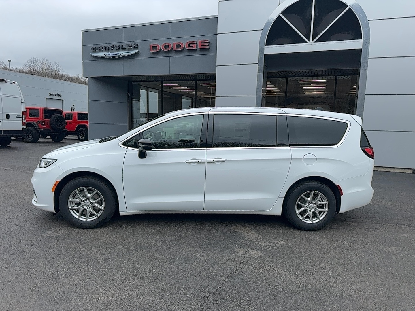 2026 Chrysler Pacifica Select