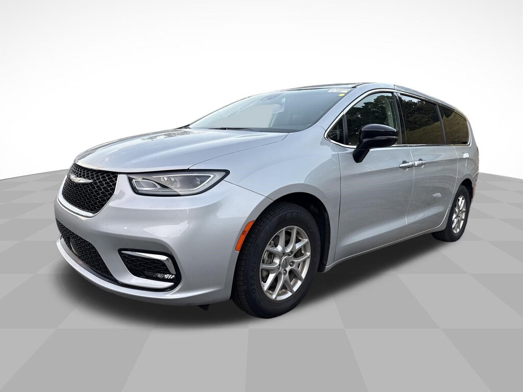 Used 2024 Chrysler Pacifica Touring L