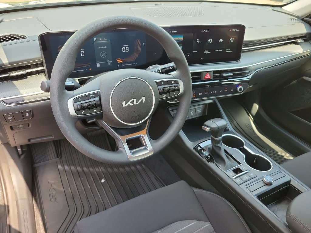 2026 Kia K5 LXS - Photo 9