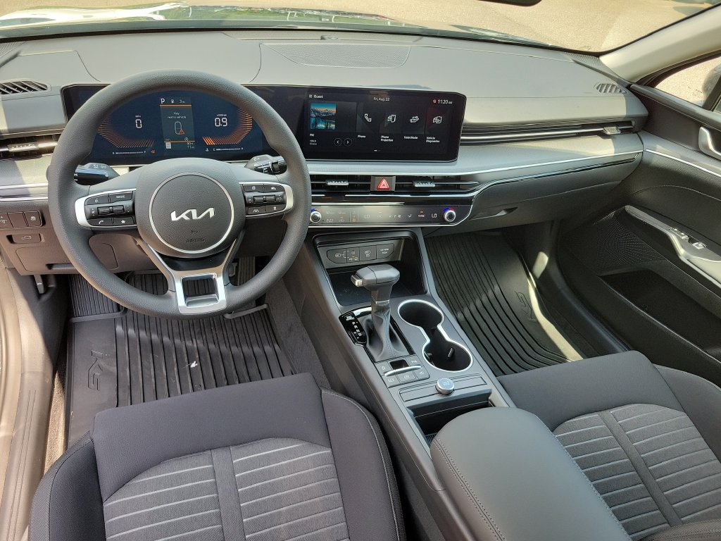 2026 Kia K5 LXS - Photo 16