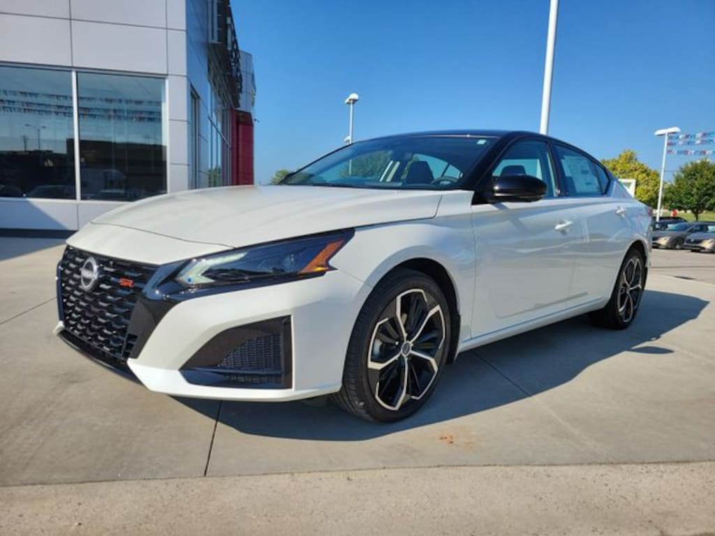 New 2026 Nissan Altima SR Sedan