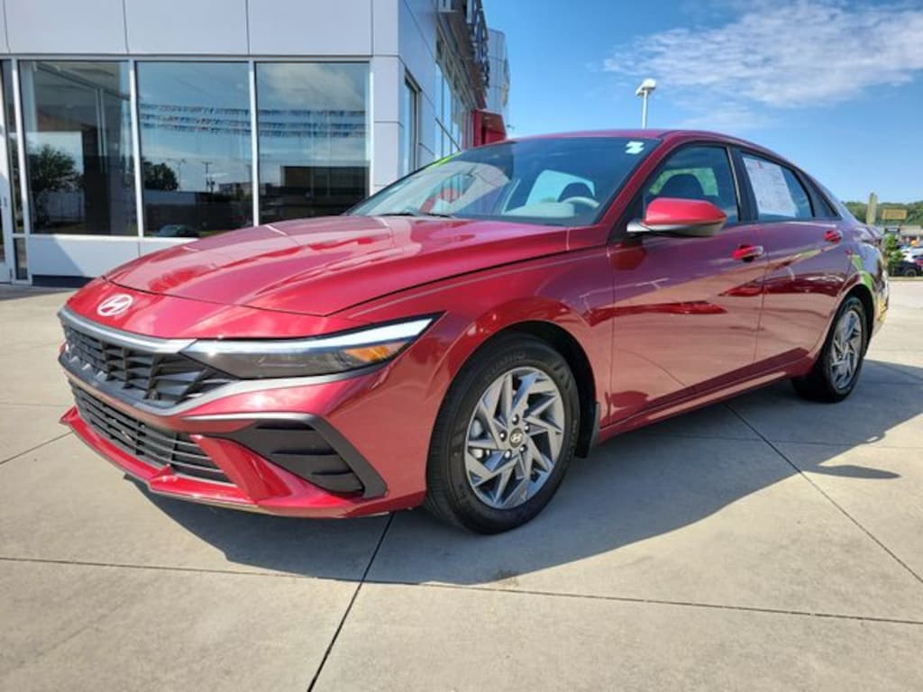 Used 2024 Hyundai Elantra Hybrid Blue Sedan