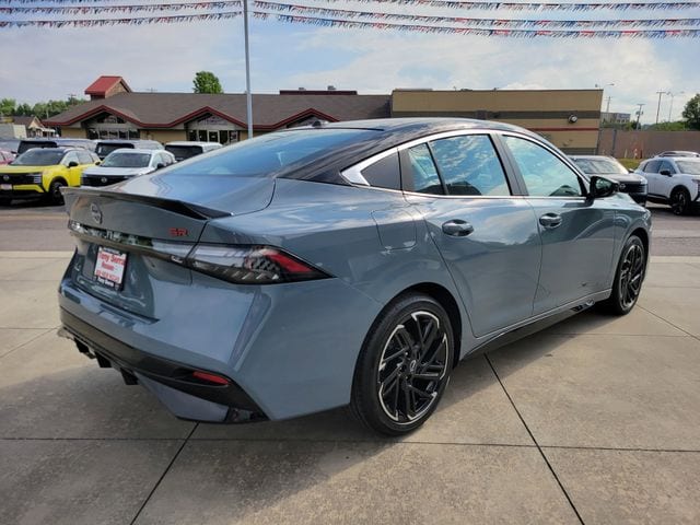 2026 Nissan Sentra SR - Photo 6