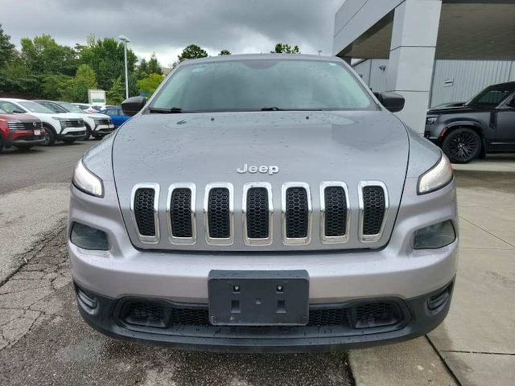 Used 2016 Jeep Cherokee Sport SUV