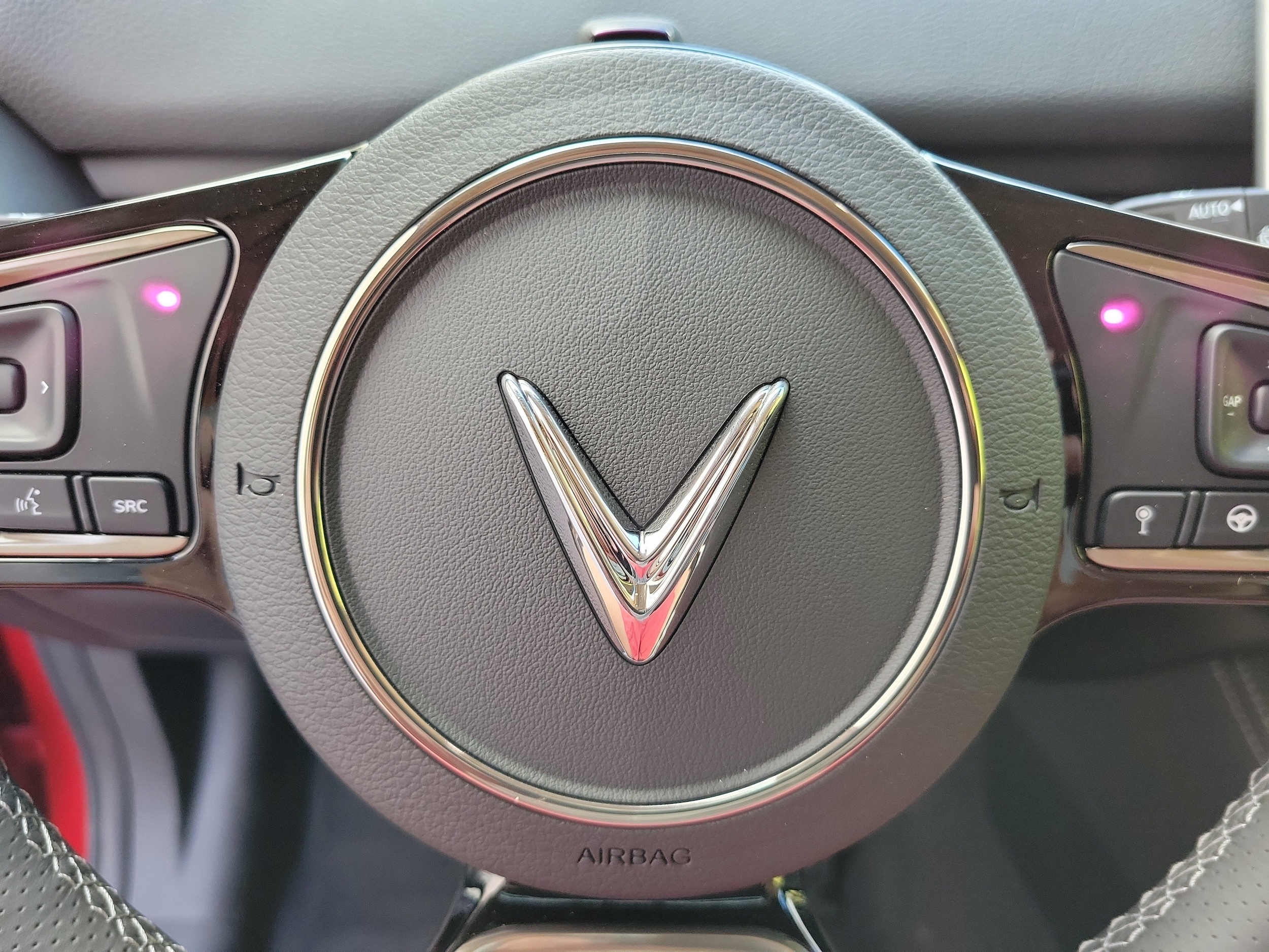 2025 VinFast VF 8 Eco - Photo 30