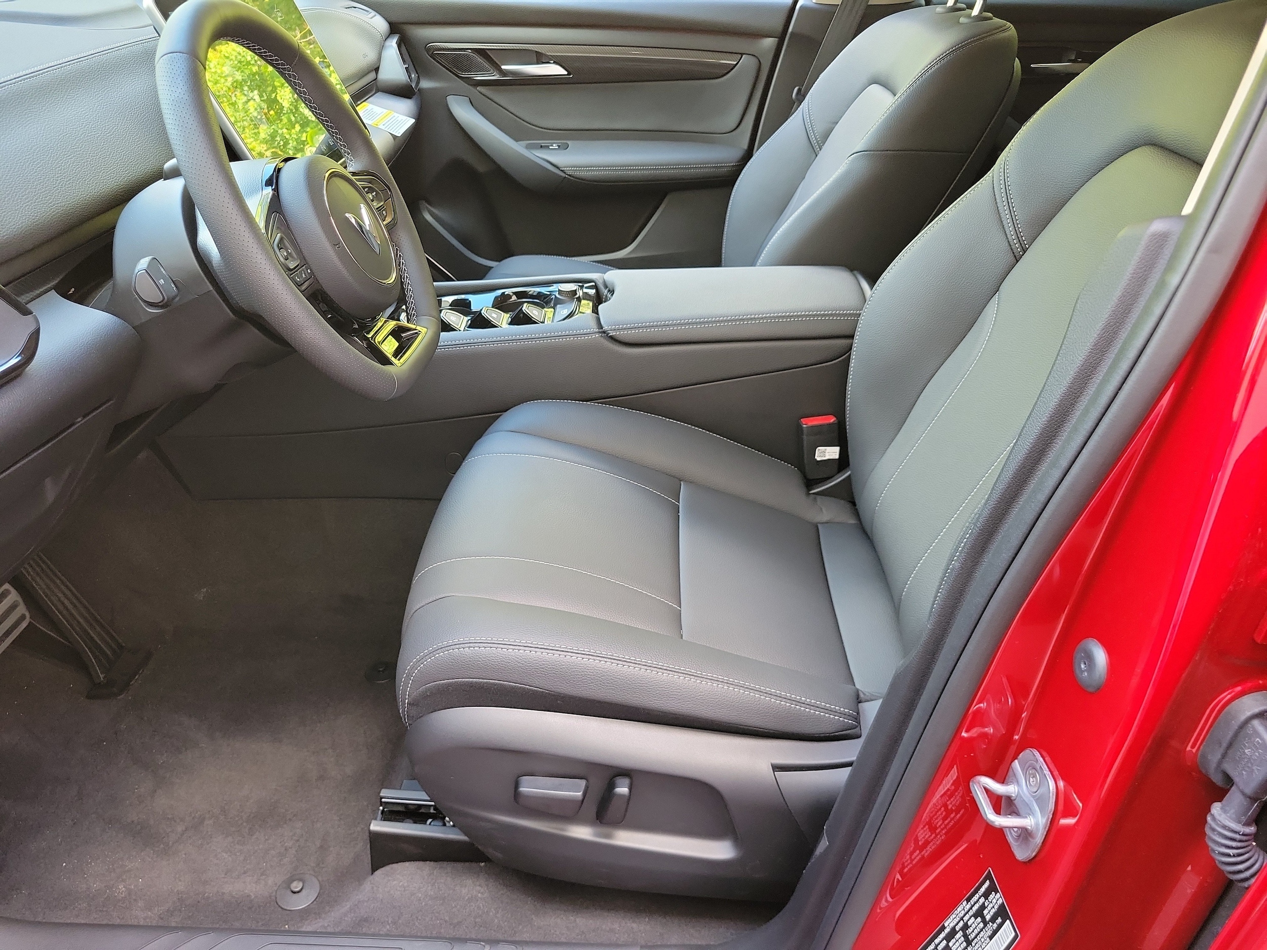 2025 VinFast VF 8 Eco - Photo 14
