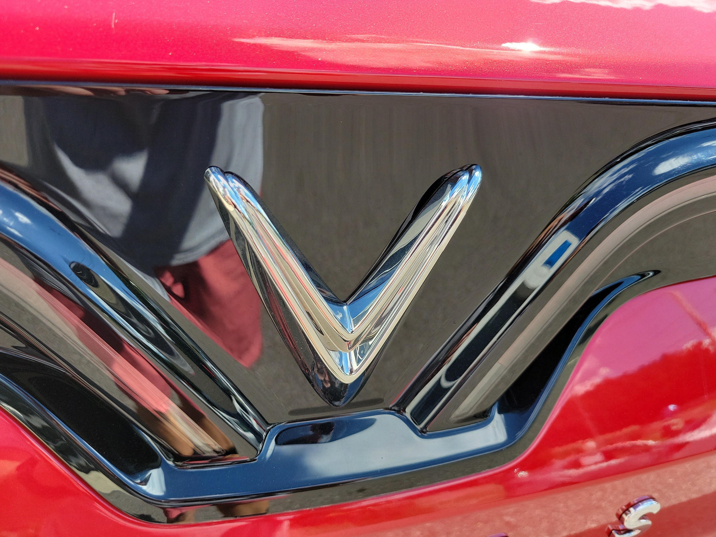 2025 VinFast VF 8 Eco - Photo 9