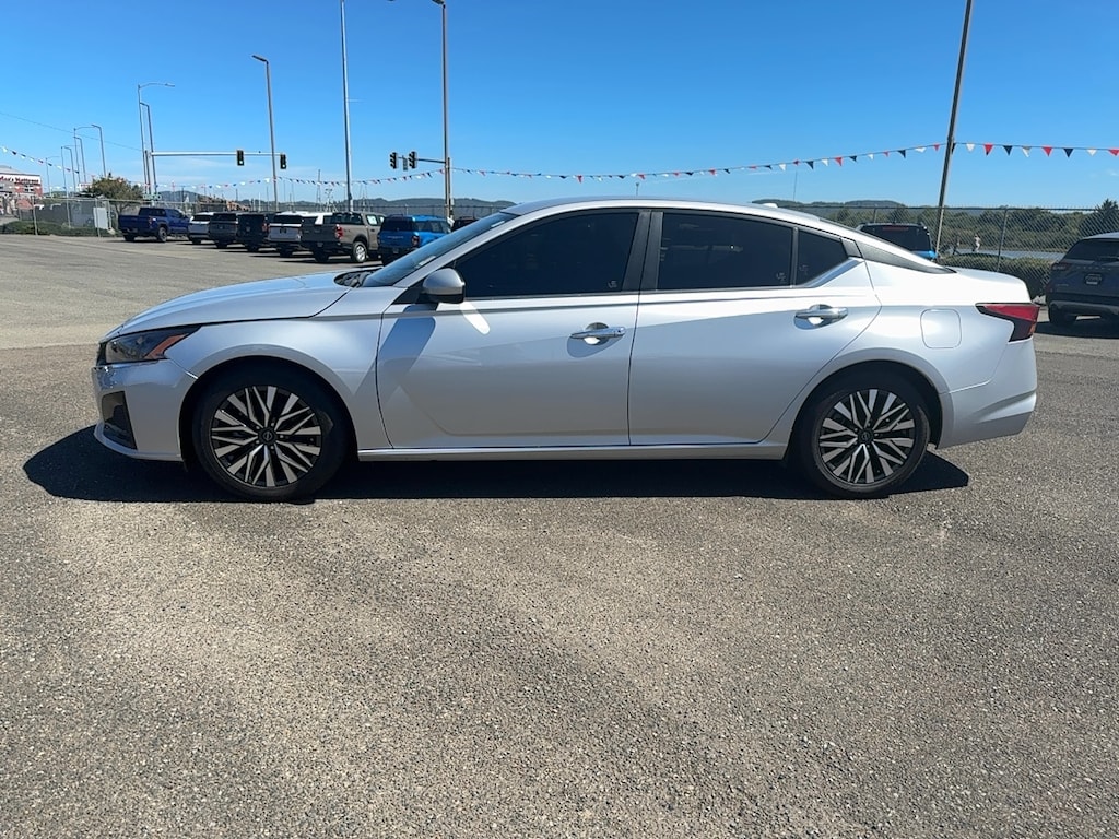 Used 2023 Nissan Altima SV SEDAN