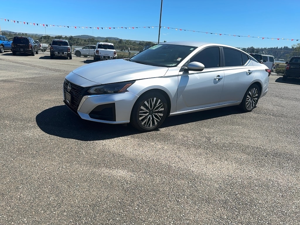 Used 2023 Nissan Altima SV SEDAN