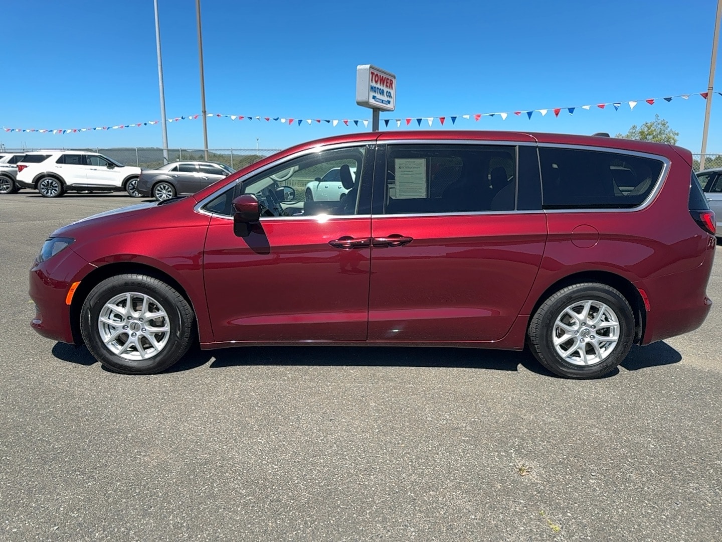 2022 Chrysler Voyager LX