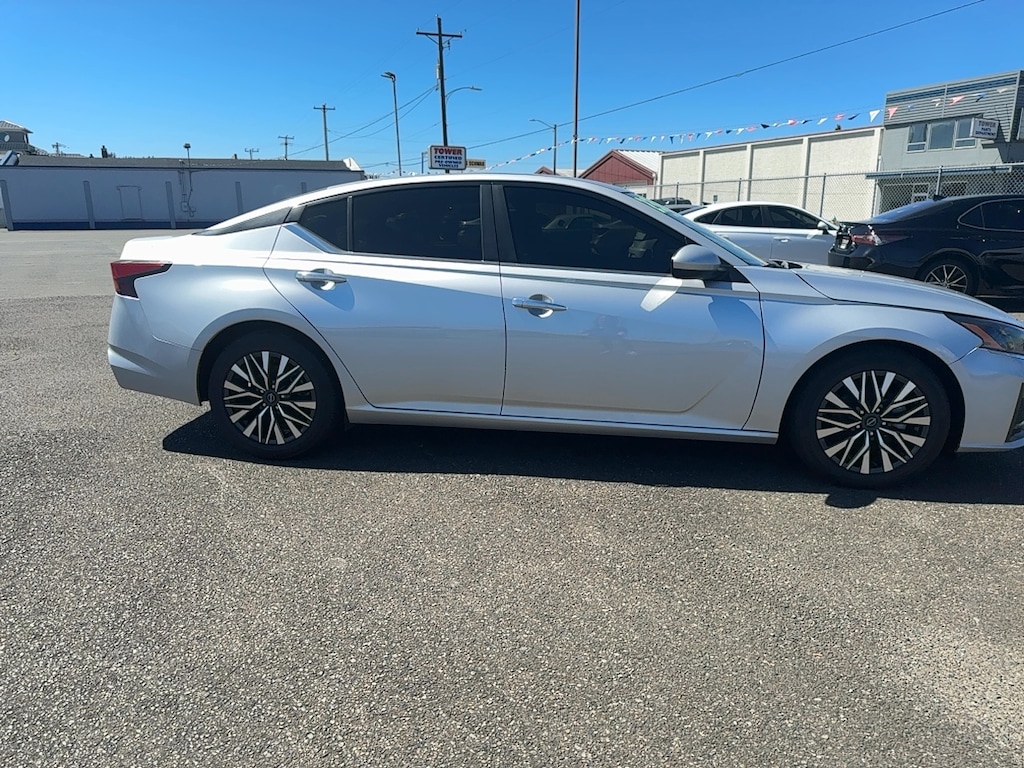Used 2023 Nissan Altima SV SEDAN