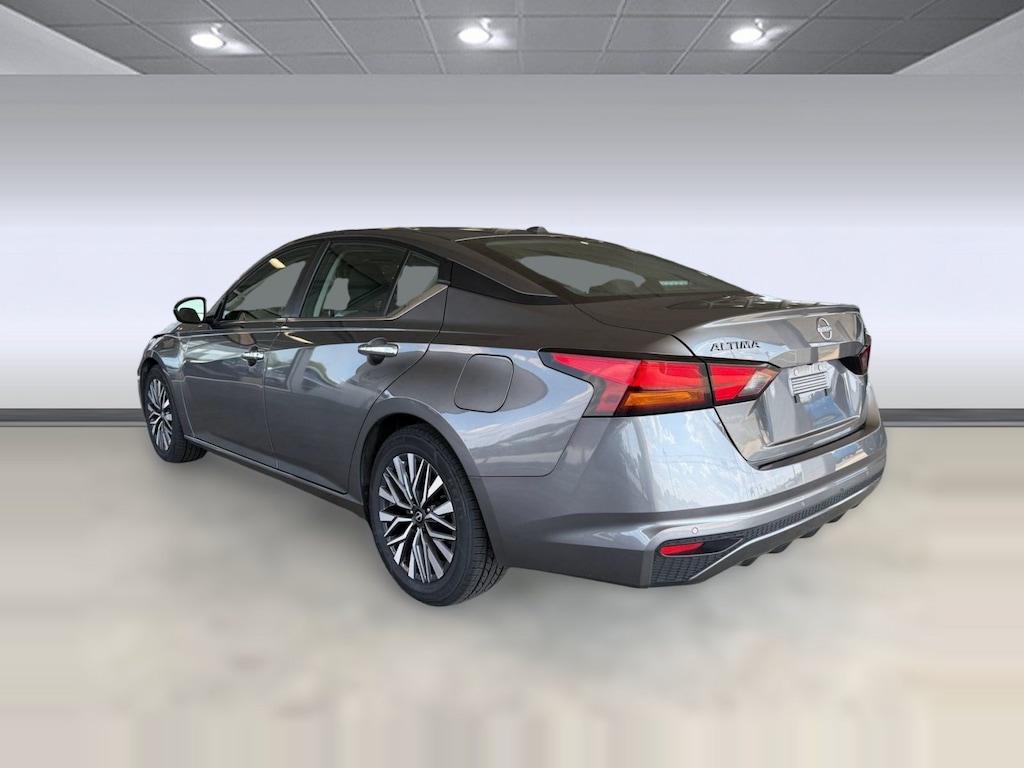 Used 2024 Nissan Altima 2.5 SV Sedan