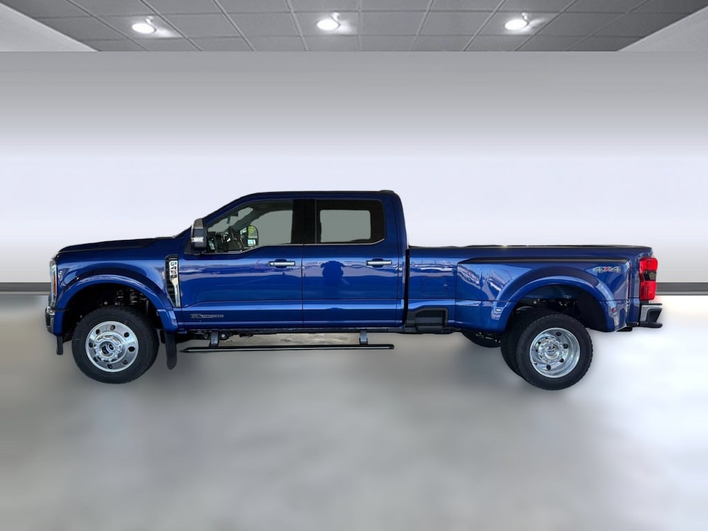 New 2026 Ford F-450 LARIAT Truck Crew Cab