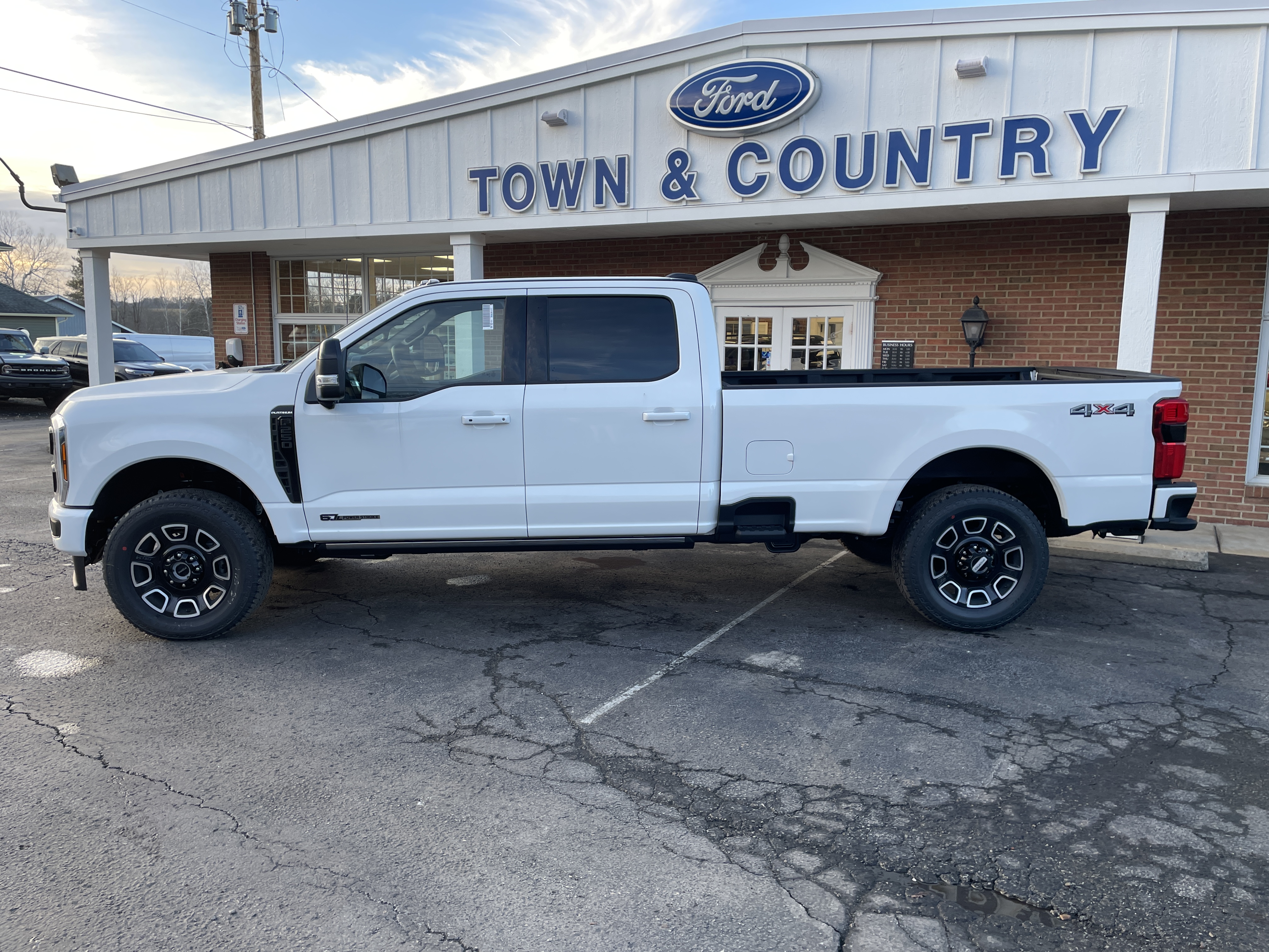 2026 Ford F-250 Super Duty Platinum - Photo 9