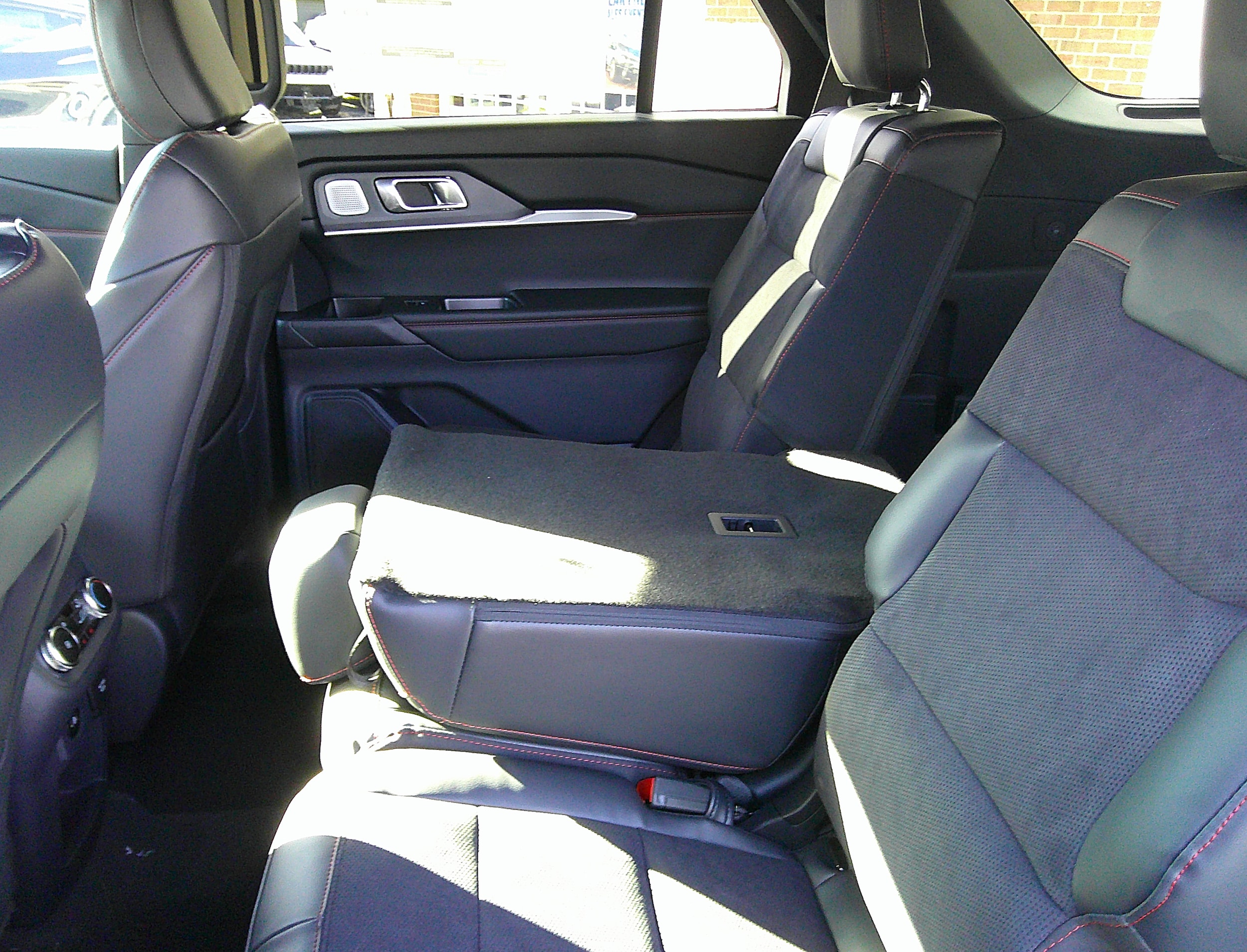 2026 Ford Explorer ST - Photo 16