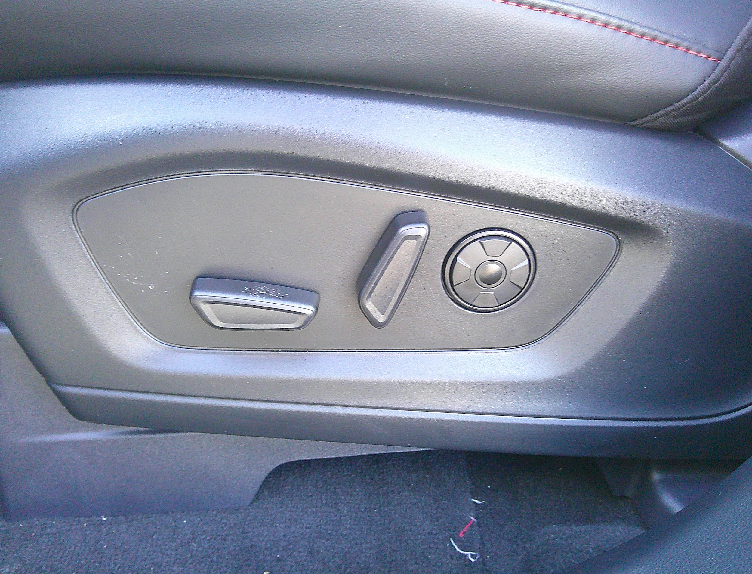 2026 Ford Explorer ST - Photo 13