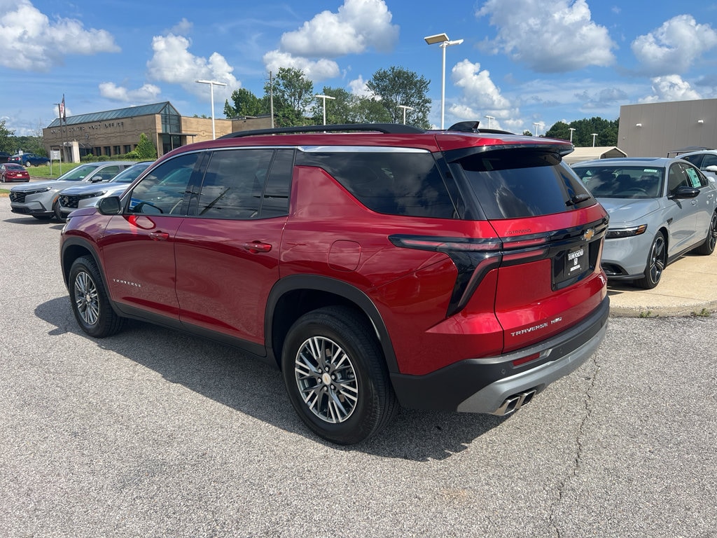 Used 2025 Chevrolet Traverse LT SUV