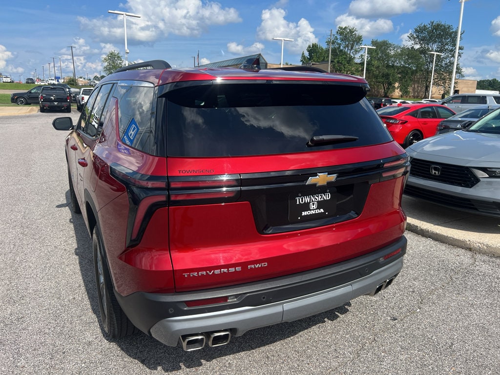 Used 2025 Chevrolet Traverse LT SUV