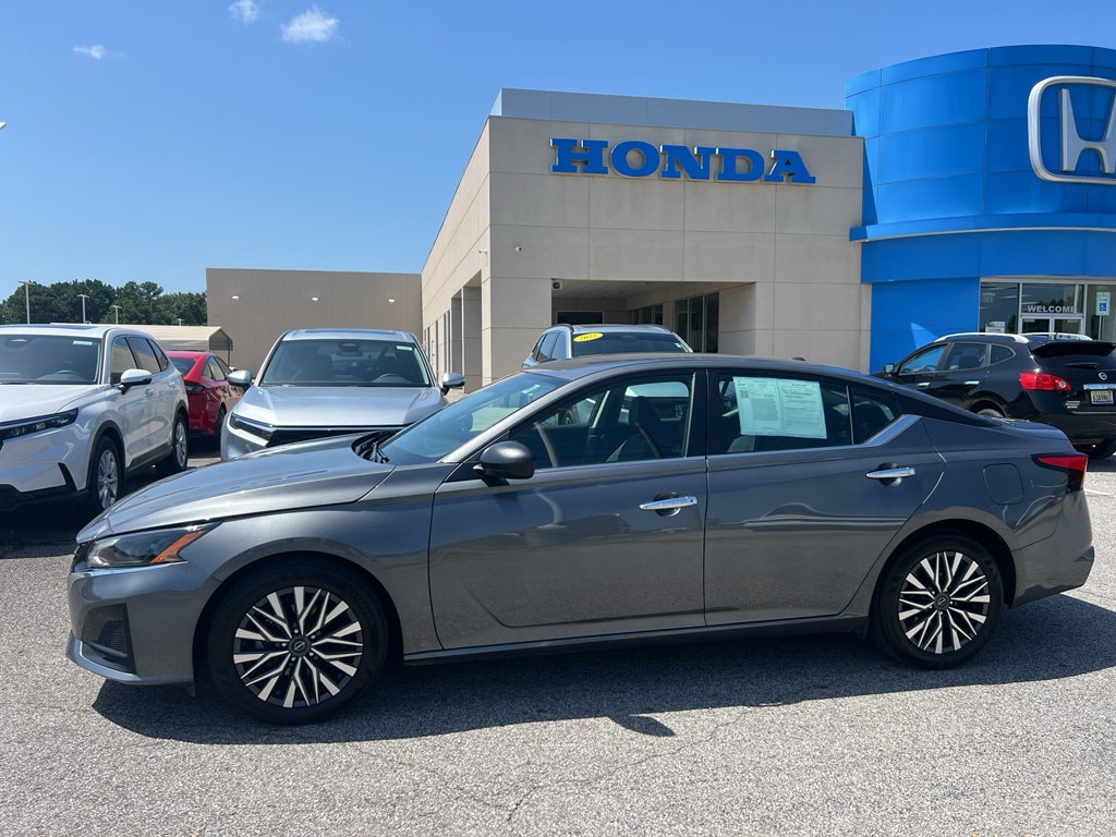 Used 2025 Nissan Altima SV Sedan