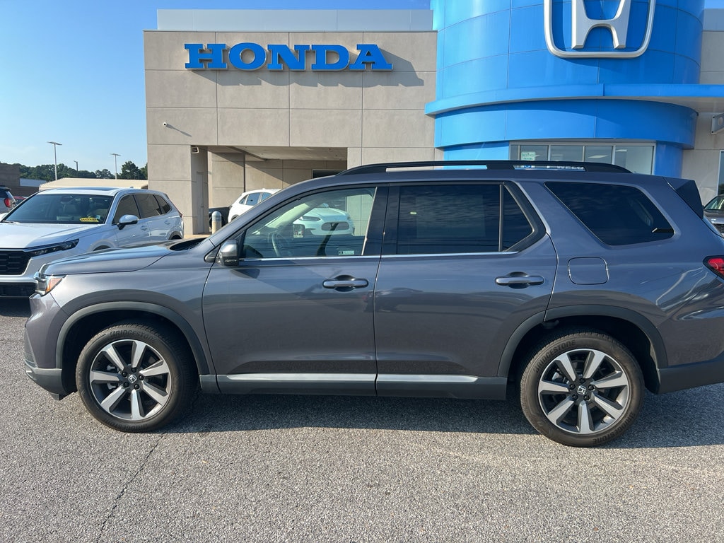 Used 2025 Honda Pilot Touring SUV