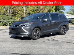 2025 Toyota Sienna Platinum Minivan/Van
