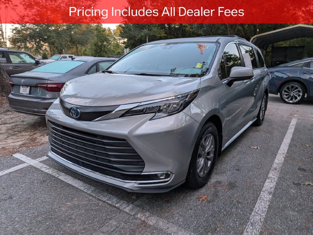 Certified 2024 Toyota Sienna XLE Minivan/Van