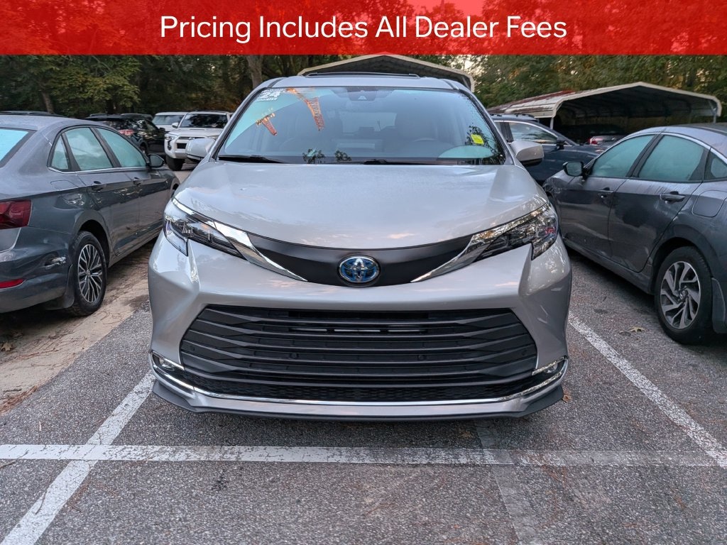 Certified 2024 Toyota Sienna XLE Minivan/Van