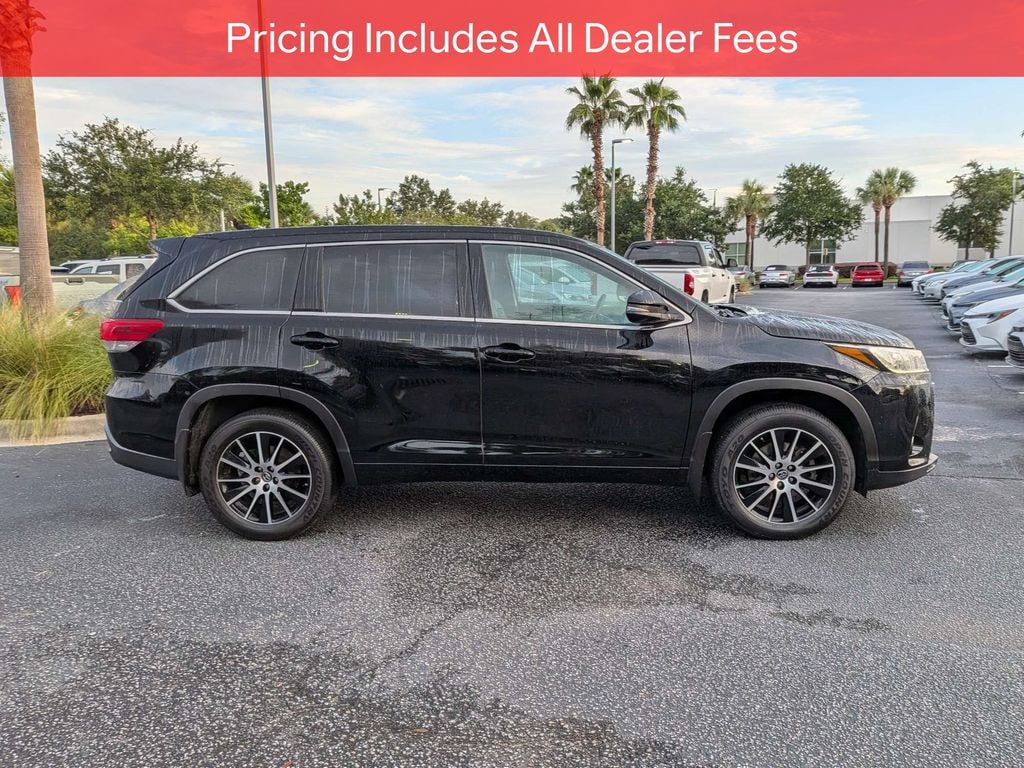 Used 2017 Toyota Highlander SE SUV