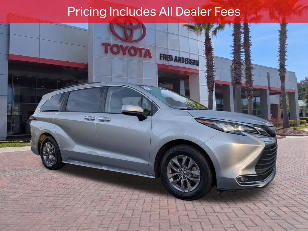 2023 Toyota Sienna Minivan/Van 