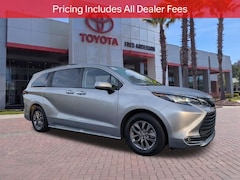 2023 Toyota Sienna XLE Minivan/Van