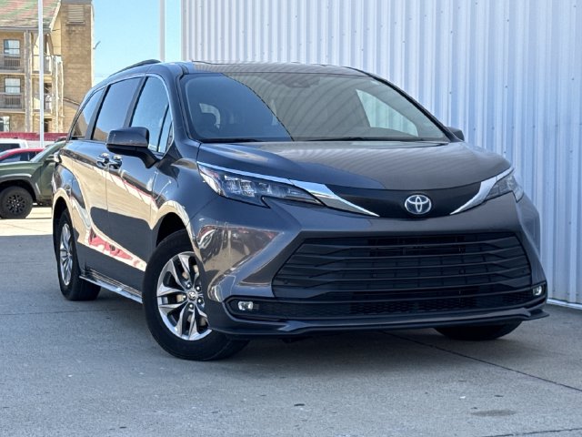 Used 2025 Toyota Sienna XLE Van Passenger Van