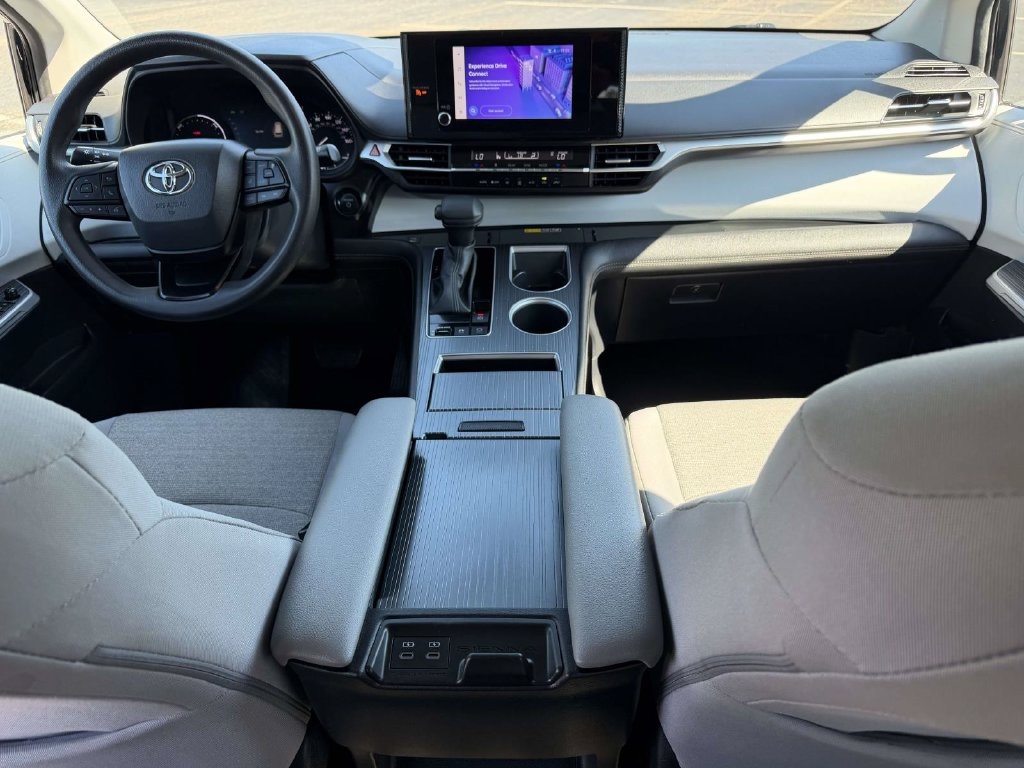 Used 2025 Toyota Sienna LE Minivan/Van