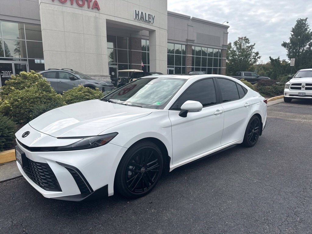 Used 2025 Toyota Camry SE Sedan