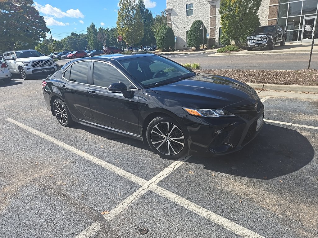 Used 2020 Toyota Camry SE Sedan