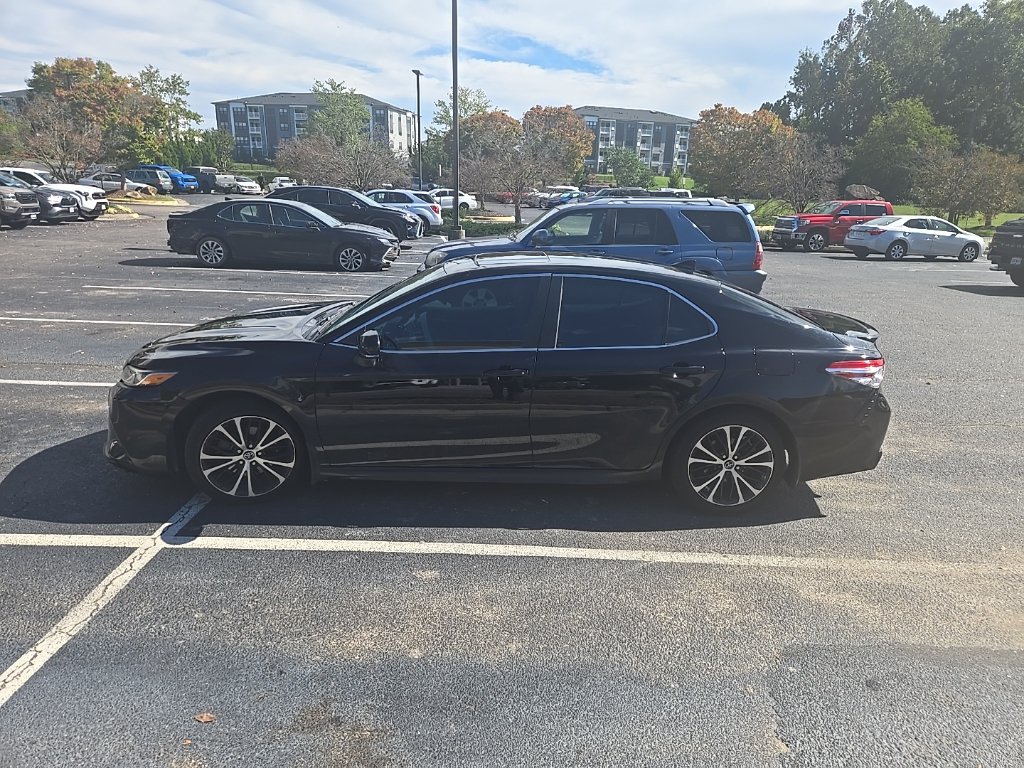 Used 2020 Toyota Camry SE Sedan