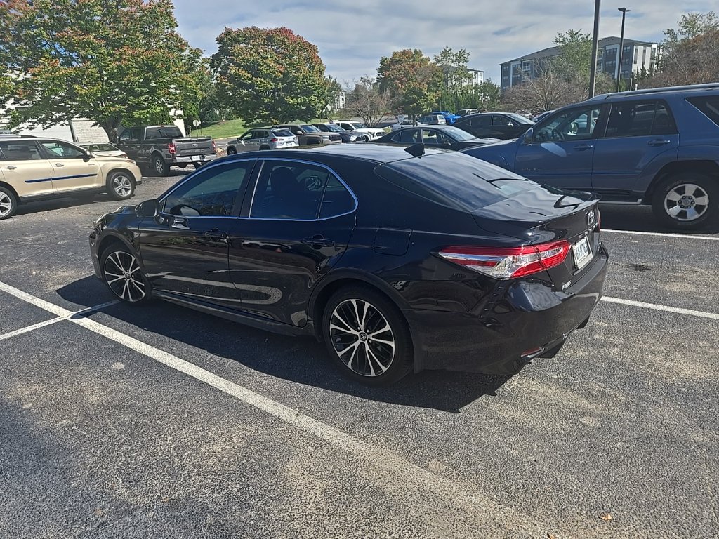 Used 2020 Toyota Camry SE Sedan