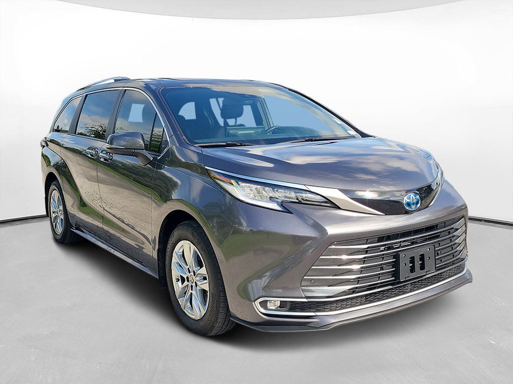 Certified 2025 Toyota Sienna Limited Limited FWD 7-Passenger