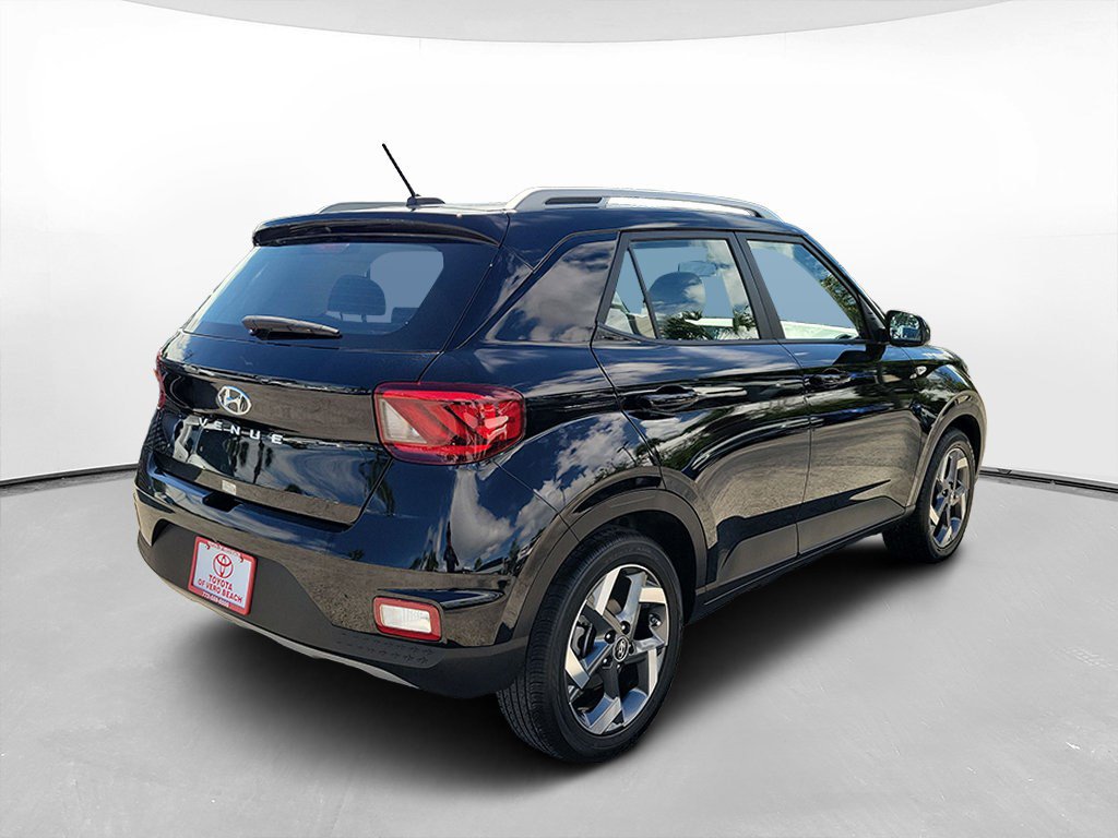 Used 2025 Hyundai Venue SEL SUV