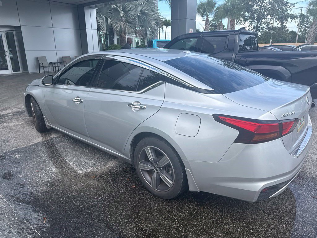 Used 2021 Nissan Altima 2.5 SL Sedan