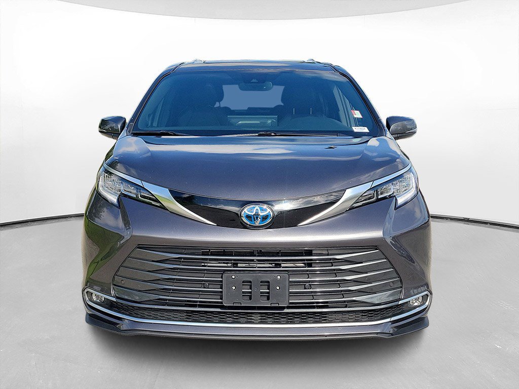 Certified 2025 Toyota Sienna Limited Limited FWD 7-Passenger