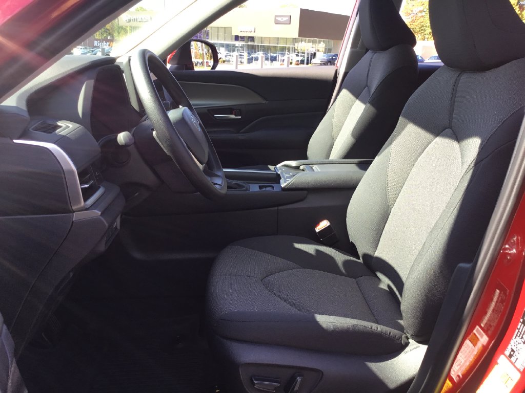 2025 Toyota Grand Highlander LE - Photo 14