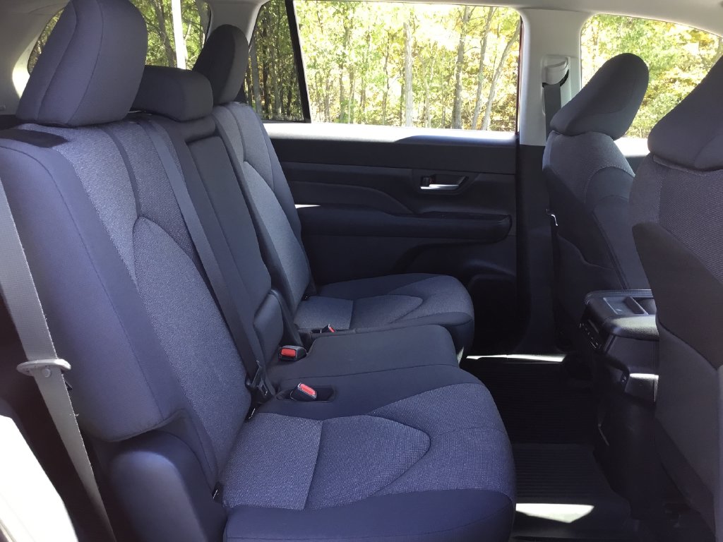 2025 Toyota Grand Highlander LE - Photo 15