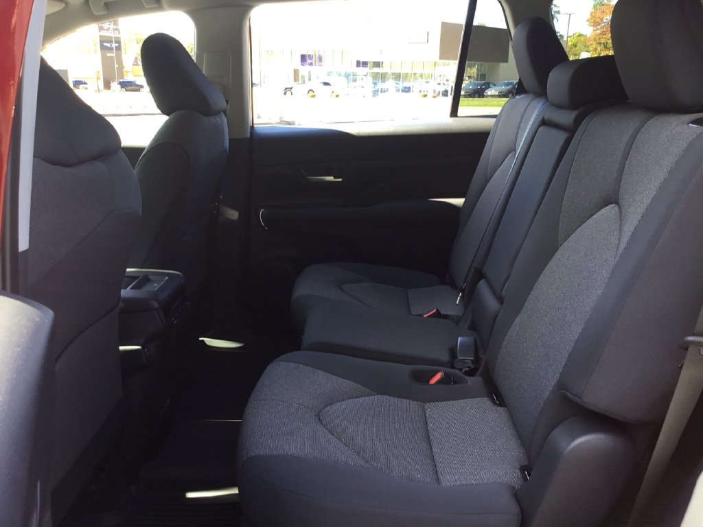 2025 Toyota Grand Highlander LE - Photo 16