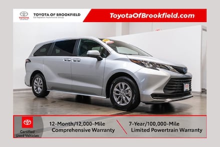 2025 Toyota Sienna LE Van Passenger Van