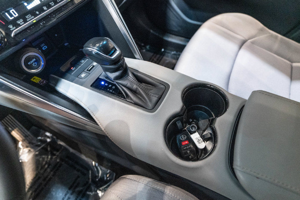 2024 Toyota Venza LE - Photo 23